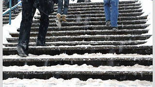 SafetyBytes® - Negotiating Steps During the Winter